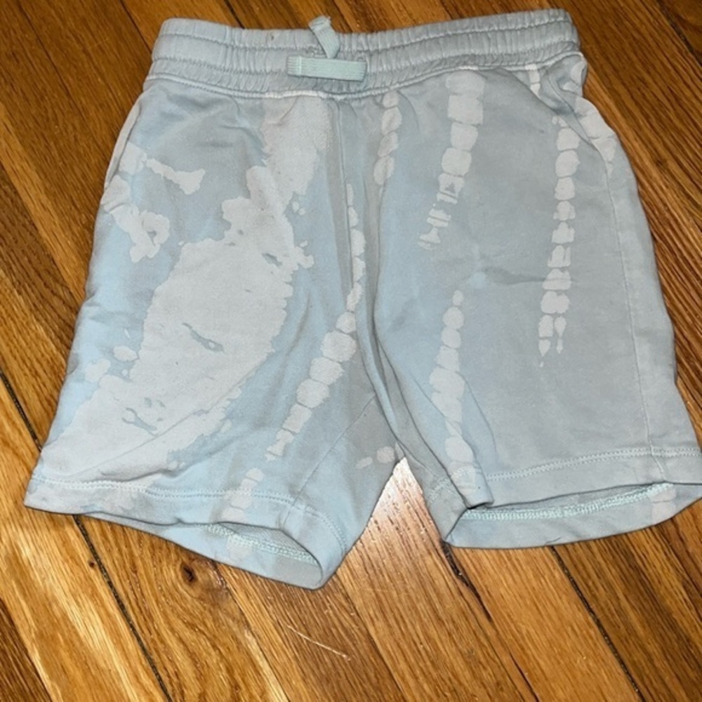 H&M blue paint splatter shorts 6X fit for us was 5/6 gently used.